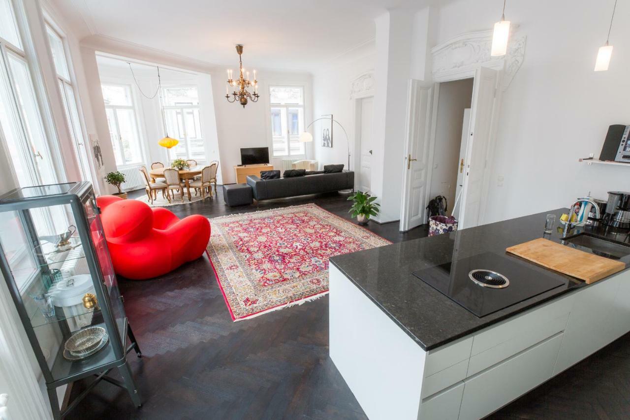 Grand Soho Apartment Виена Екстериор снимка