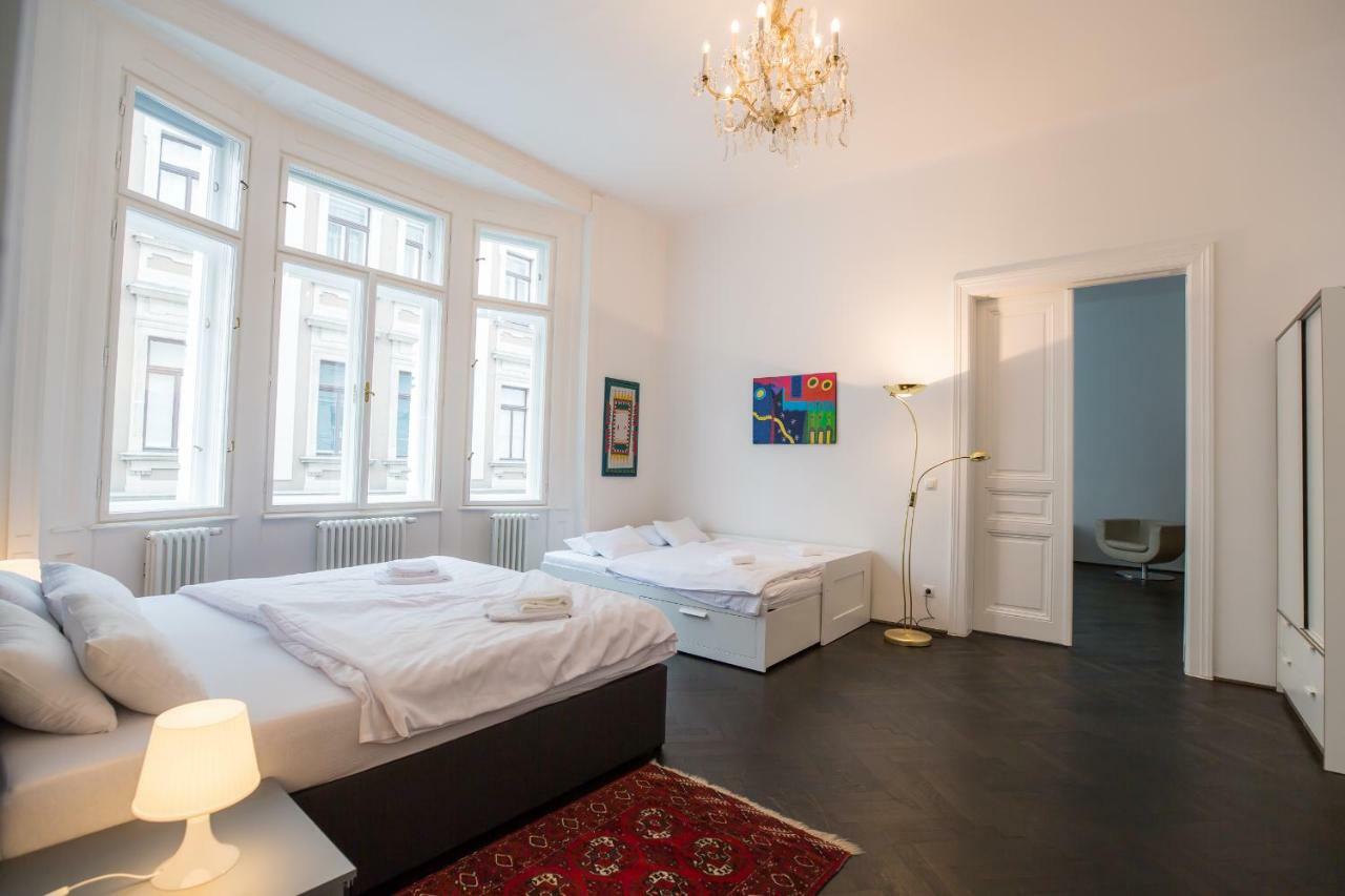 Grand Soho Apartment Виена Екстериор снимка
