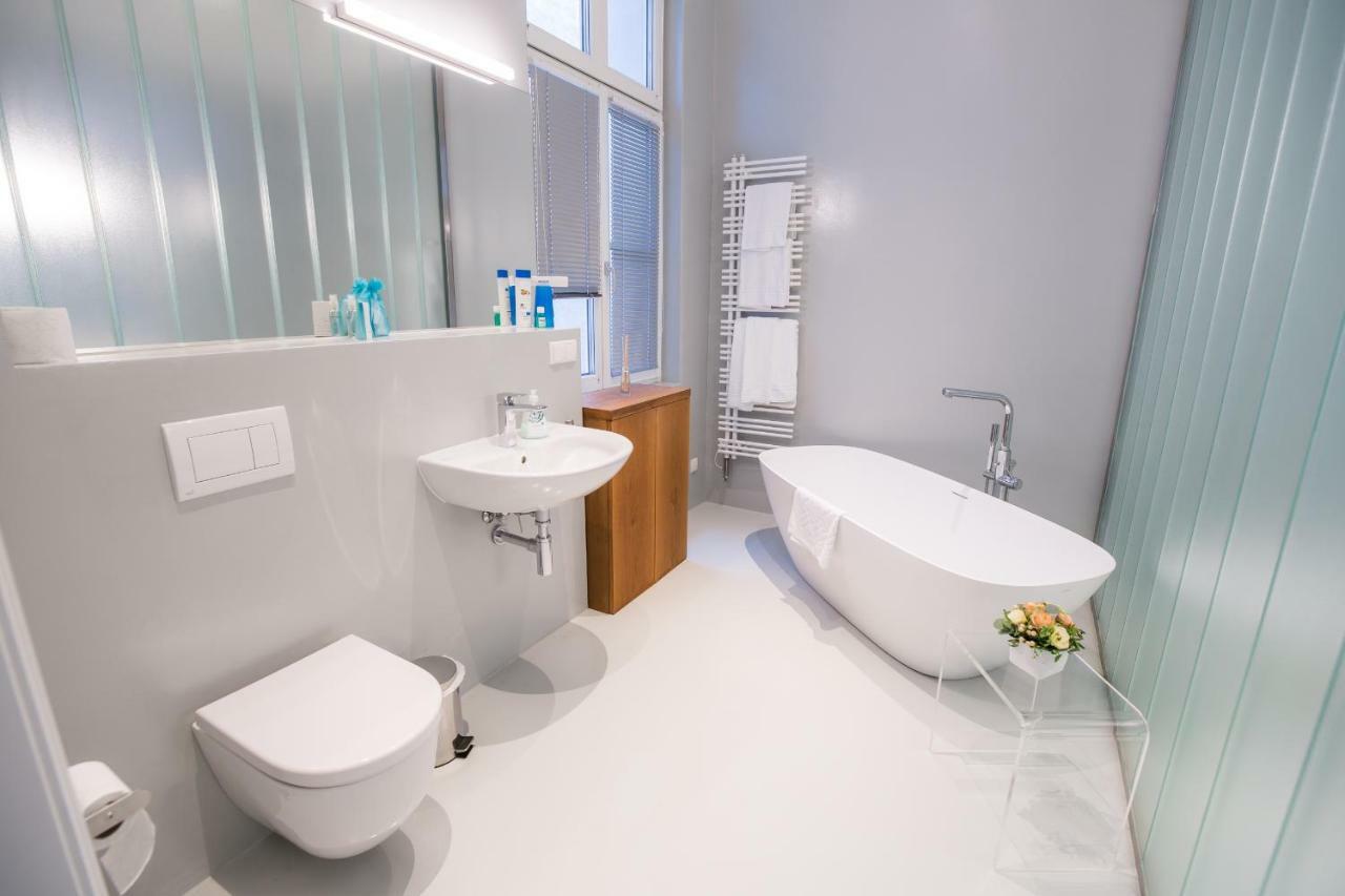 Grand Soho Apartment Виена Екстериор снимка